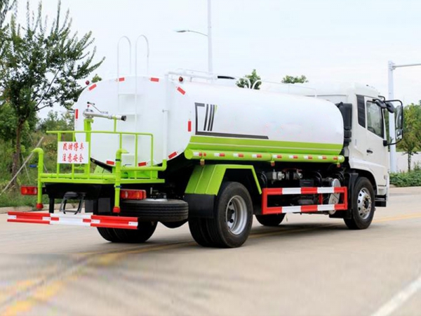 國(guó)六15方東風(fēng)天錦灑水車