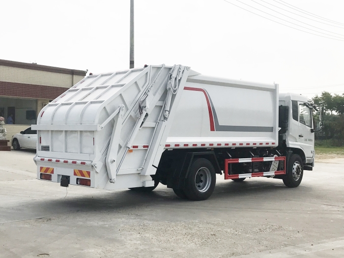 東風(fēng)天錦壓縮式垃圾車