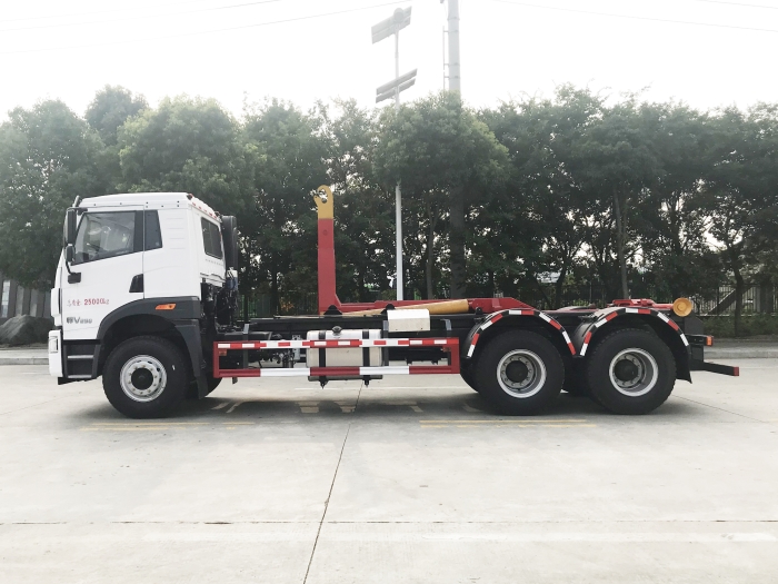 解放14噸勾臂式垃圾車