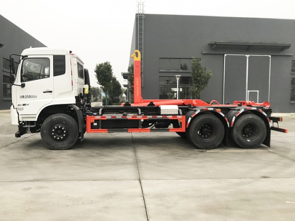 東風(fēng)后八輪25噸車廂可卸式垃圾車