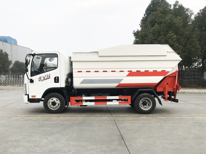 解放后掛桶式垃圾車