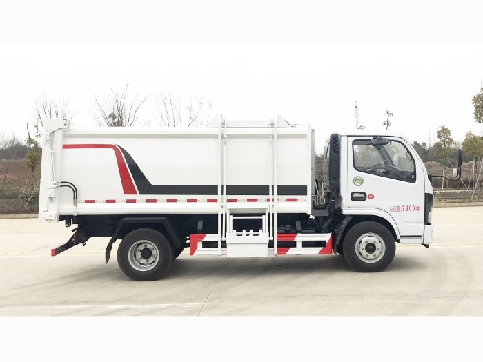 東風多利卡側(cè)掛桶式垃圾車