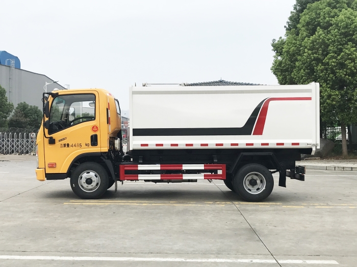 大運(yùn)側(cè)掛桶式垃圾車