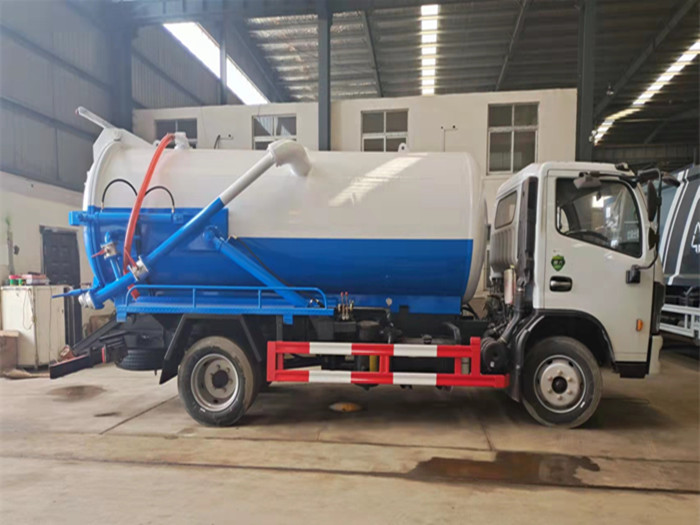 國六東風(fēng)小多利卡4.2方吸污車