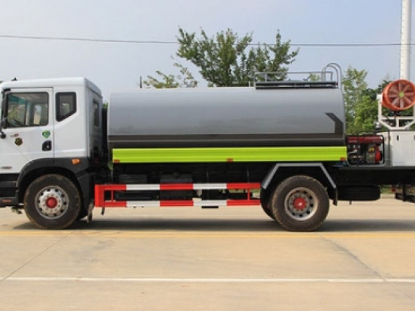 國(guó)六東風(fēng)D9 12噸 噴霧車(chē)