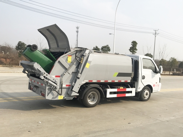 東風(fēng)途逸藍牌壓縮式垃圾車