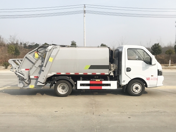 東風(fēng)途逸藍牌壓縮式垃圾車