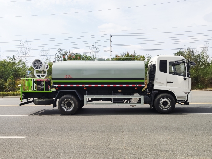 東風(fēng)天錦灑水車